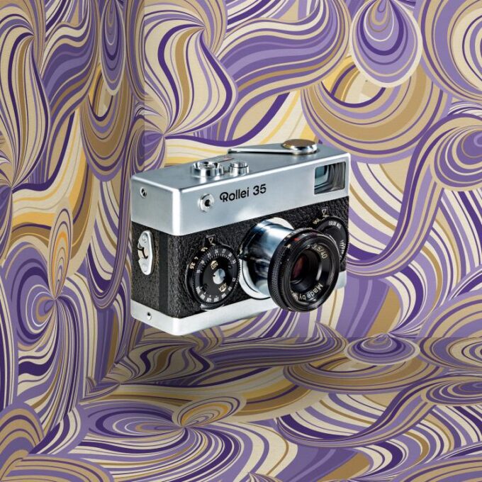 Rollei 35, Germania Ovest, 1966. Pattern grafico ispirato alle allegre fantasie optical di Emilio Pucci, che conquistano le star dell'epoca e gli fanno guadagnare l'appellativo 